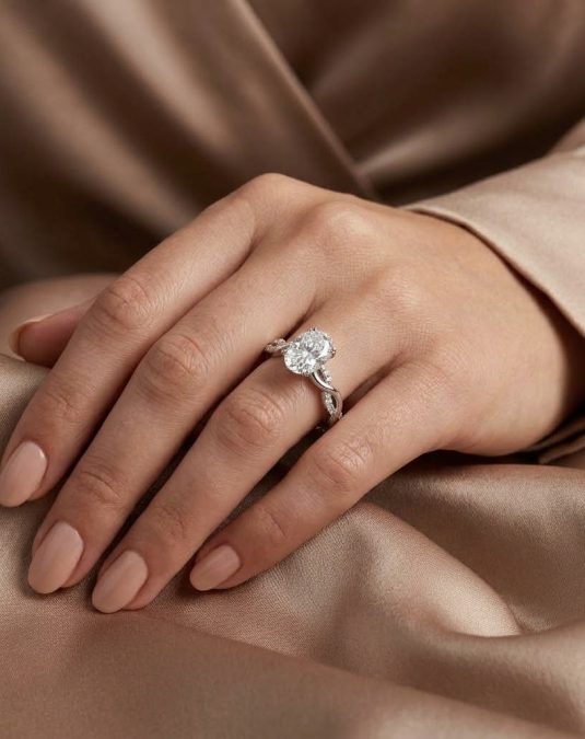 Elarisse Twist 18K White Gold Lab Moissanite Ring