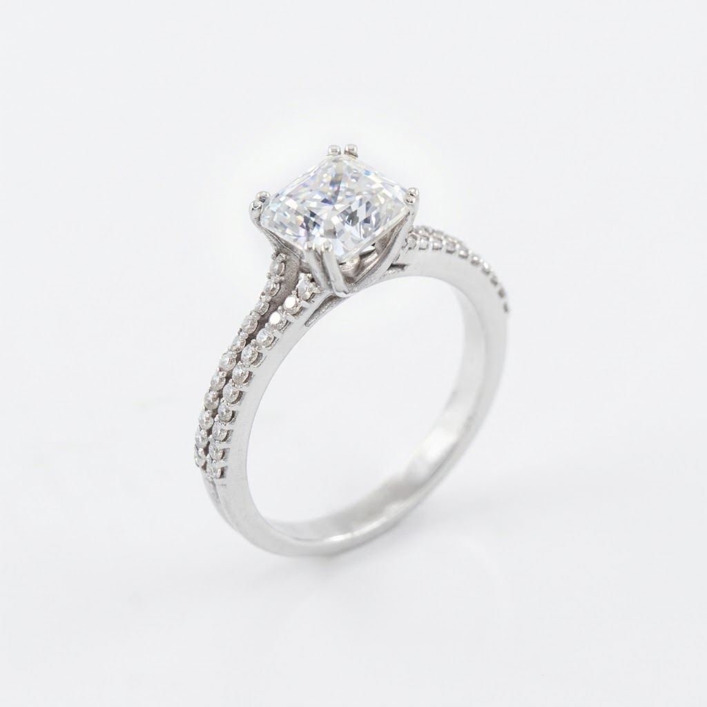 Soraya Pavé 18K White Gold Lab Moissanite Ring - Image 2